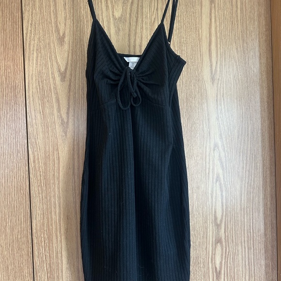 Dresses & Skirts - Elegant Black Dress